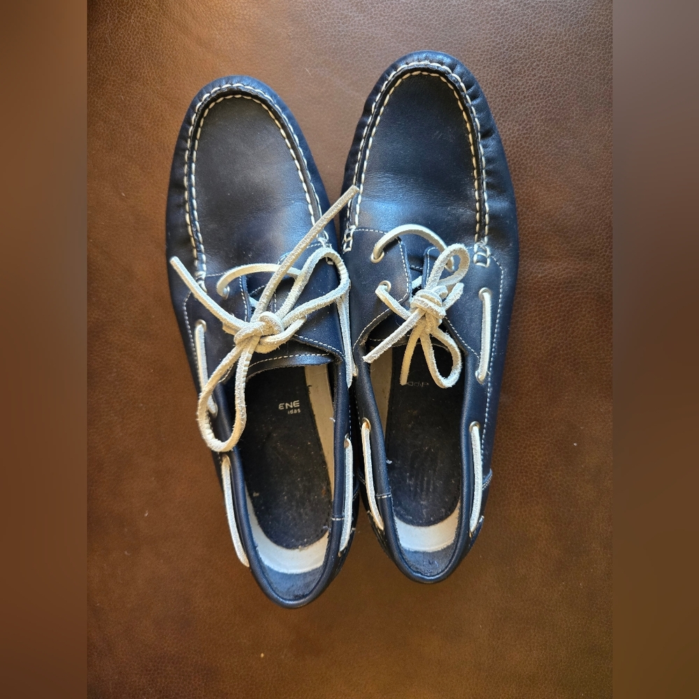 Rockport Navy Blue Boat Shoes with White Accents Women's Size 10